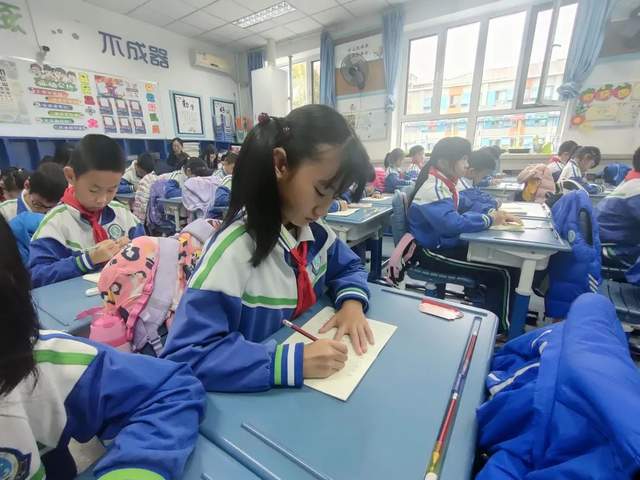 海淀区玉泉小学举行教师书写指导能力提升系列培训