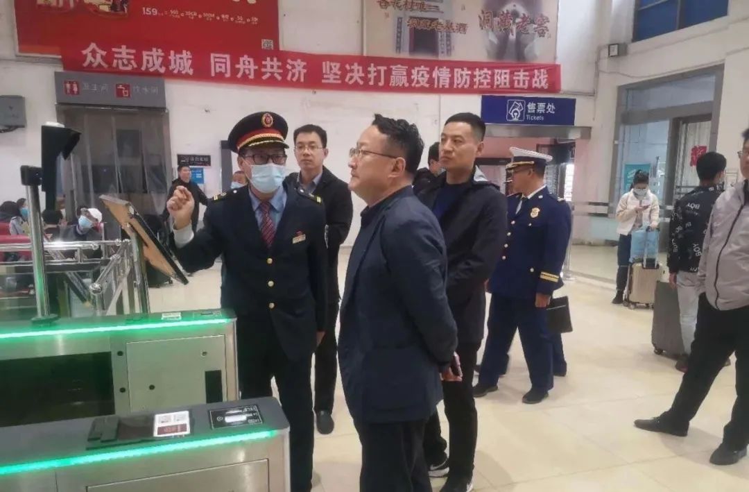 县委书记梁宝明"四不两直"开展安全生产检查