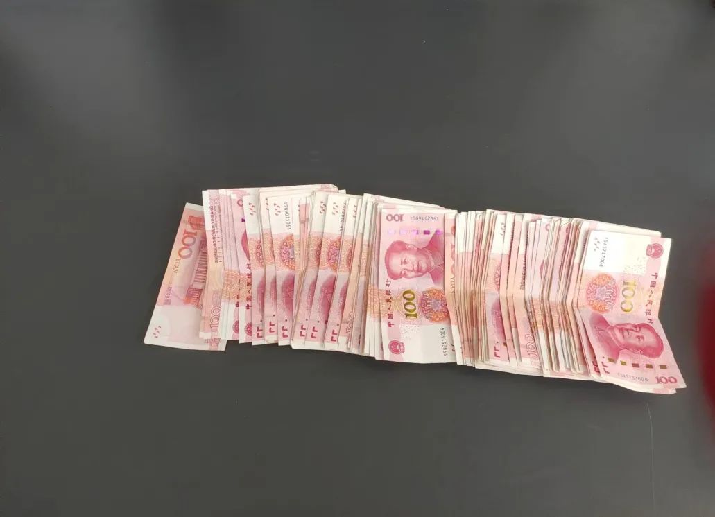 南充警方急寻9千多元现金的失主