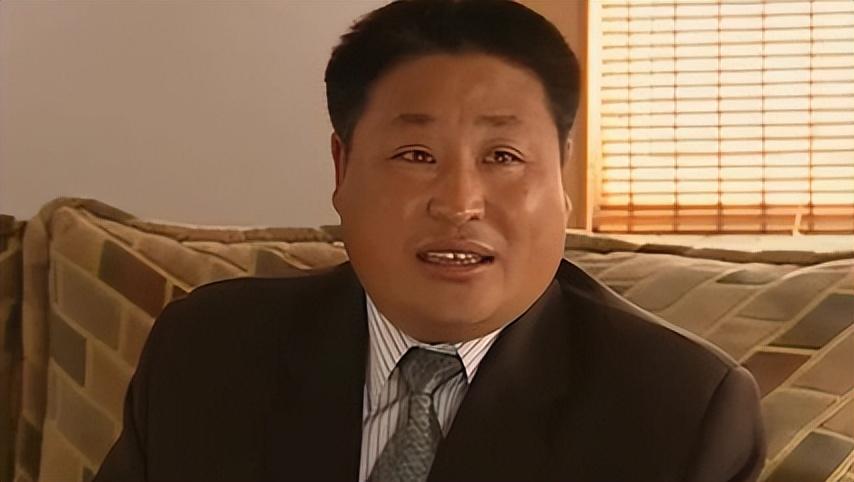 2007年李正春去世,赵本山亲自为他守灵一夜,还为他立下一条规矩