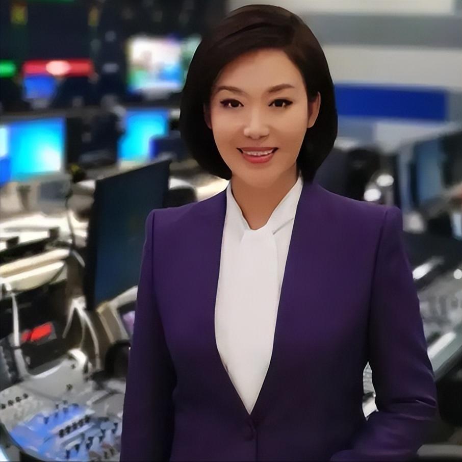 作为一名新闻主播,郑丽的职业生涯充满了坎坷和挑战.