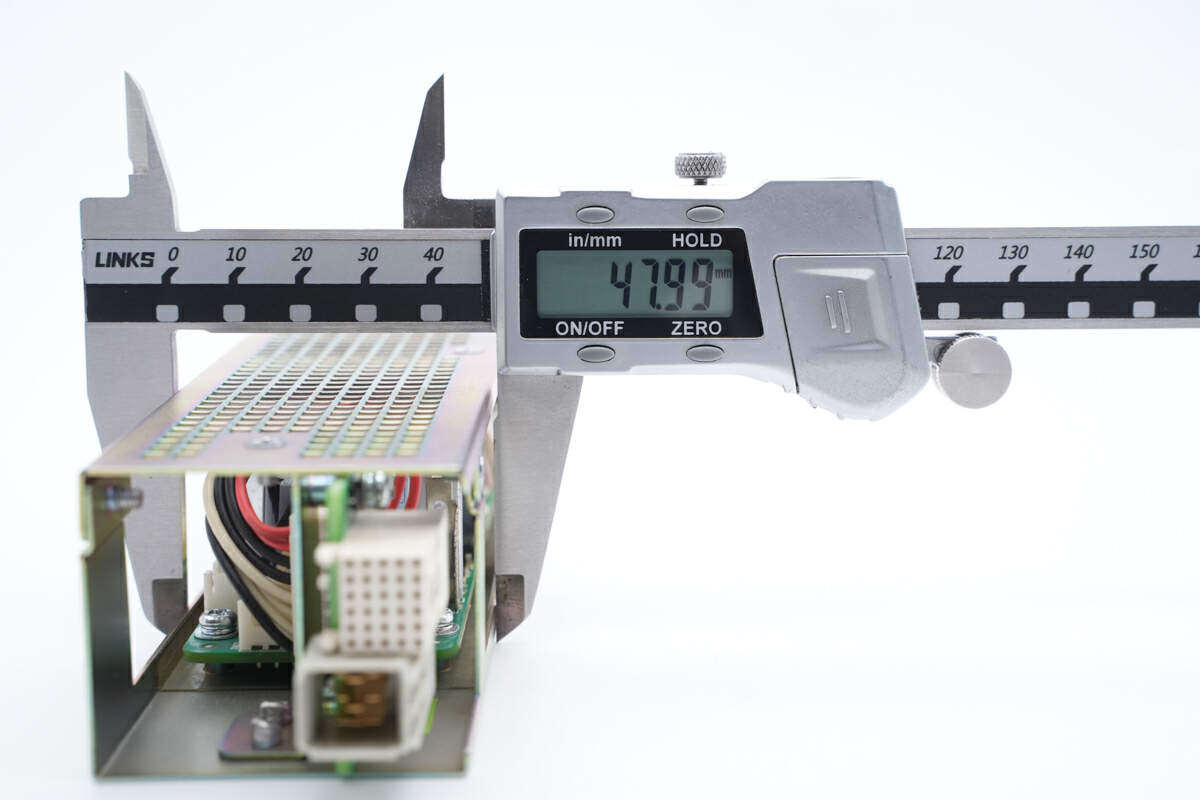 我们把华为optix osn500光传输系统60w电源拆了,比想象的要简单