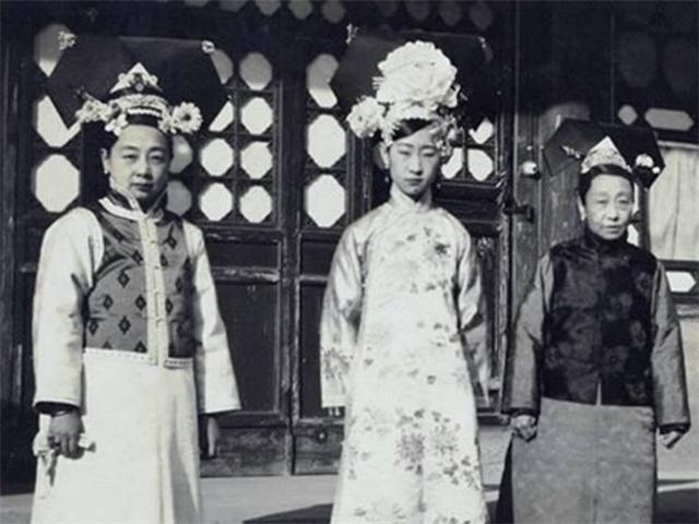 清朝王爷载涛:一生"招惹"四个女人,为了发妻开心纳丫鬟为妾