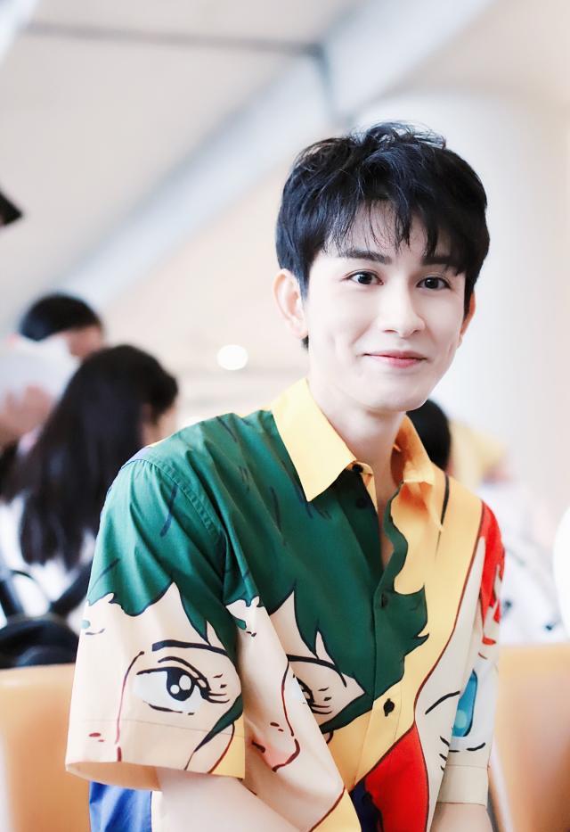 陈情令"睫毛精"金光瑶,朱赞锦吃可爱帅气长大的吧!酒窝太醉人