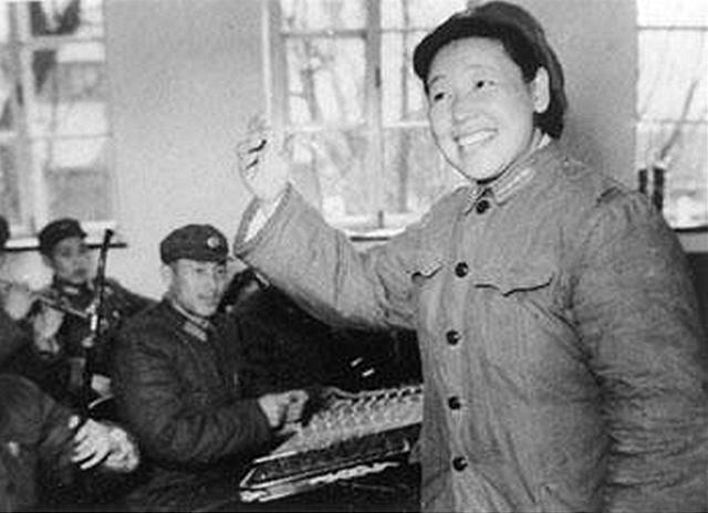 和郭兰英齐名,《英雄赞歌》一曲封神,却鲜为人知,曾29次大出血