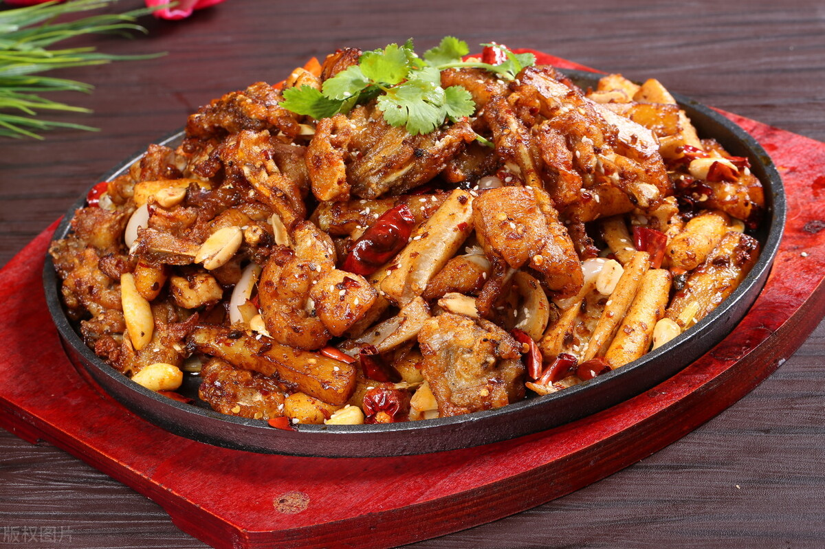 做铁板田鸡只要掌握这些技巧,轻松做出美味的田鸡