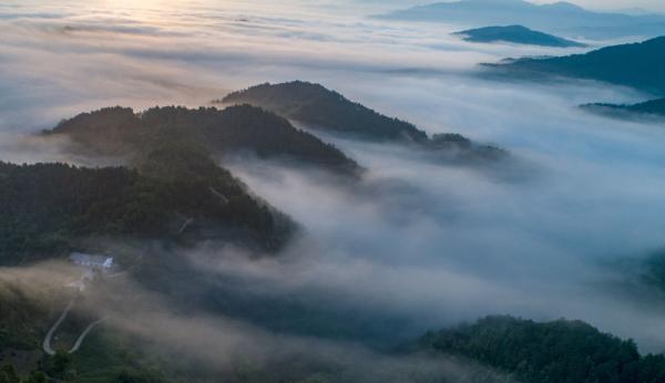 陕西平利:云雾缭绕女娲山