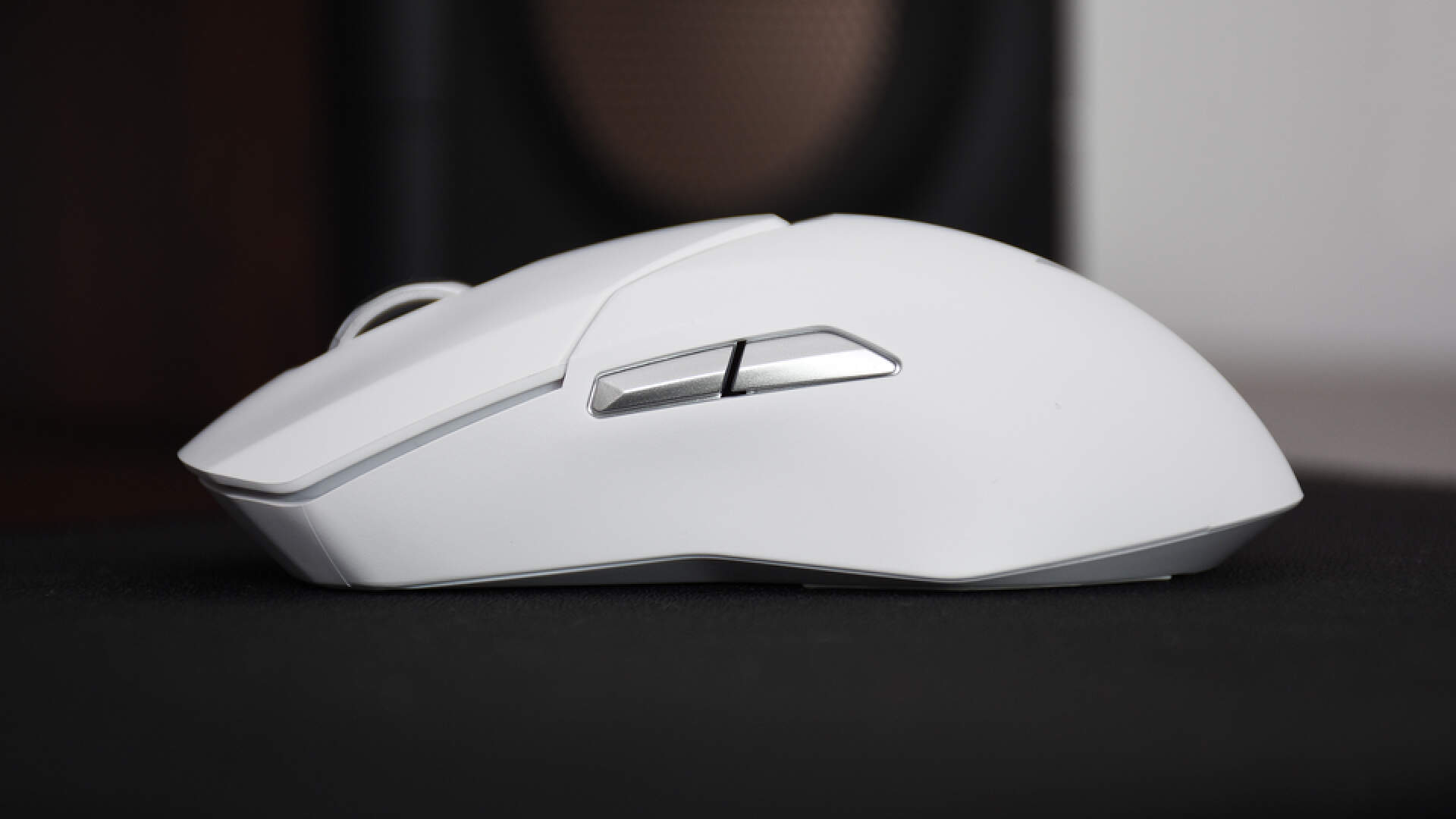 雷柏vt9电竞鼠标白色版:原相3399引擎,欧姆龙微动手感清脆