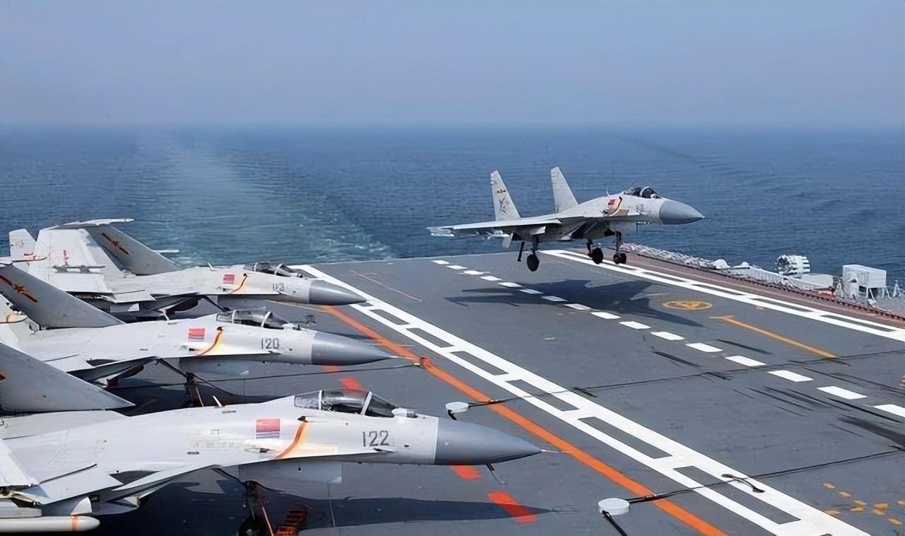 16年航母飞行员张超牺牲,女儿仅2岁,空姐妻子继承夫志应征入伍