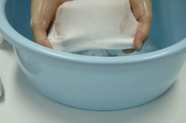 洗衣服时候多撒一把,不管多脏多旧的衣服,洗出来都和新的一样