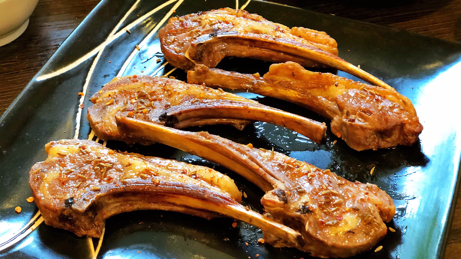 孜然烤法式羊排,独具风味,香气四溢,美味诱人,停不住的食欲!