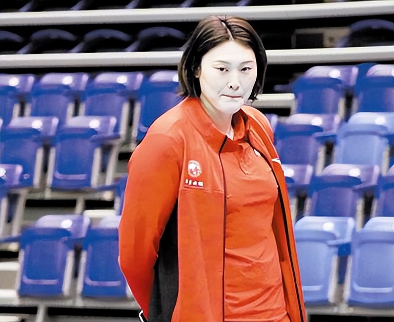 王一梅暴打日本队后遭郎平弃用,被前队友告上法庭,如今转战幕后