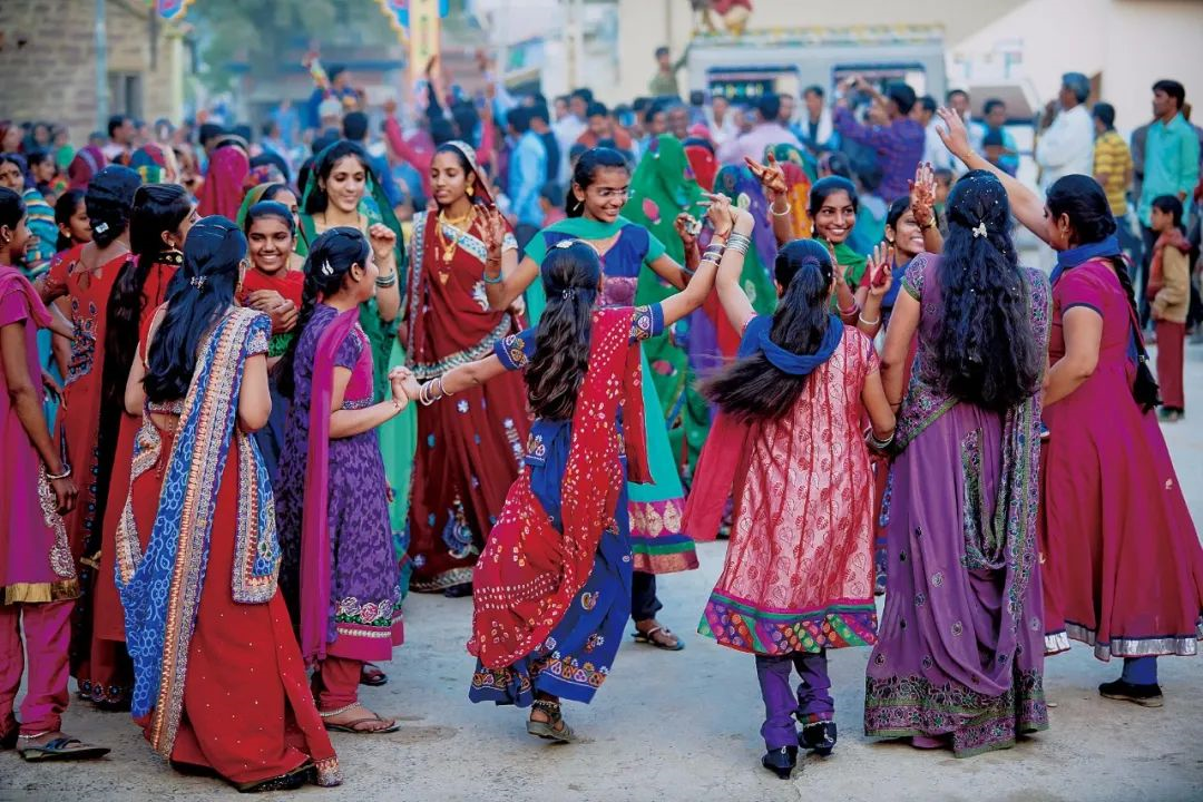 印度网友问:中国在哪些方面比不过印度?印专家:有很多但要谦虚