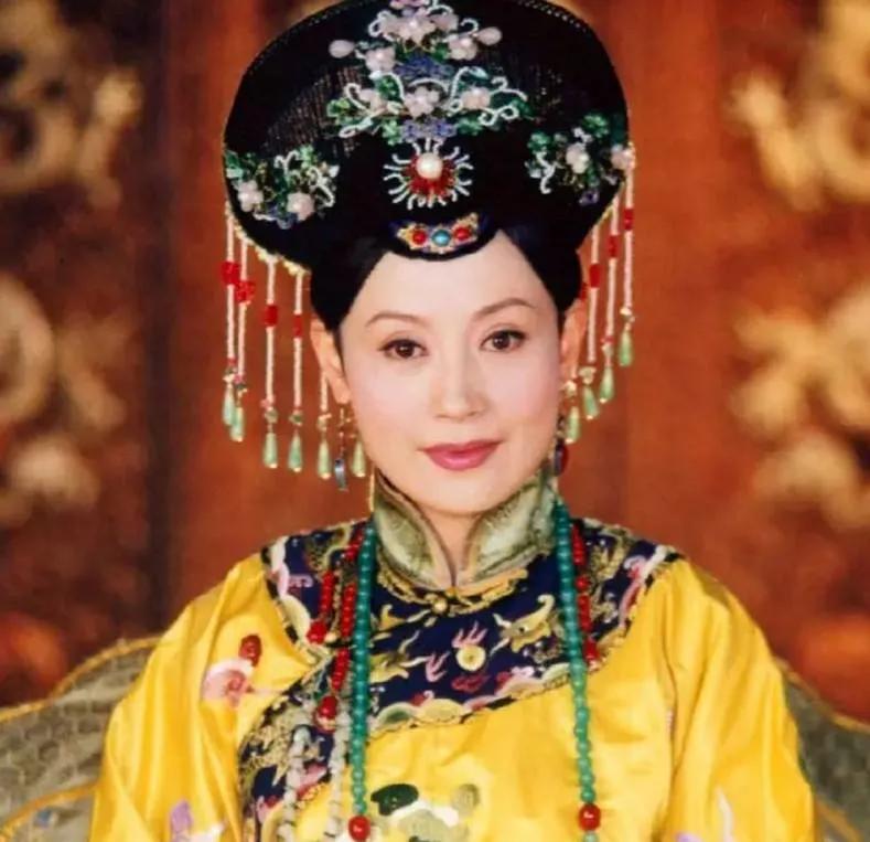 提起邬倩倩演的皇后,大部分人会想起《孝庄秘史》里的哲哲,大气宽厚又