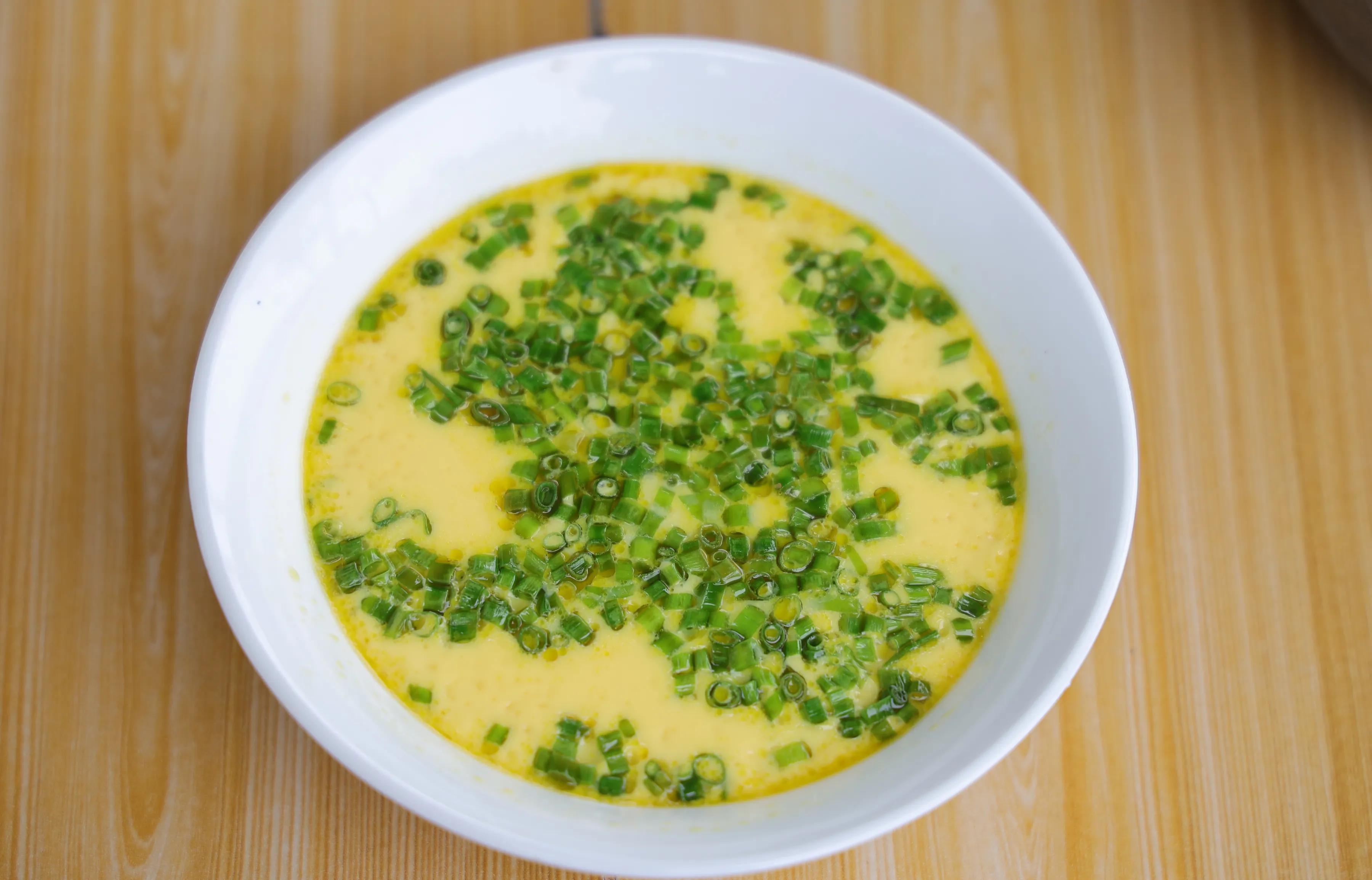 比普通的蒸蛋更好吃,浓郁的麻油和葱香结合,味道绝了