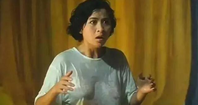 前夫为她自首当街被杀,胡中慧转身嫁入豪门,二十年后遭了报应
