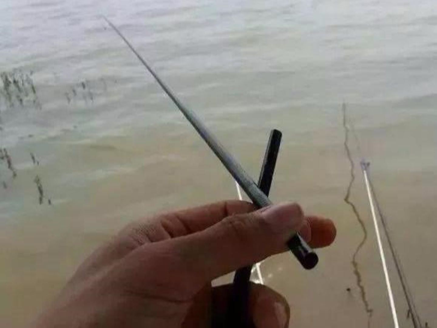 断杆都是鱼竿的质量问题?钓鱼人醒醒吧,从自身找原因才是正解