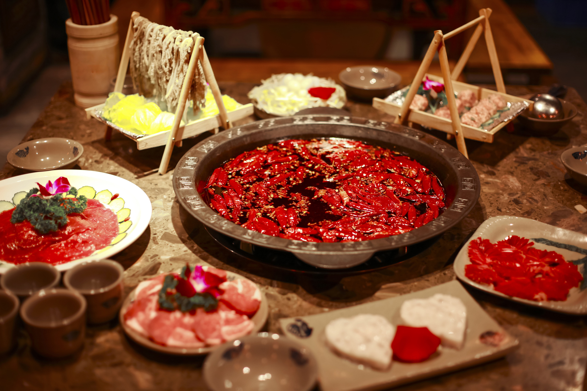 老火锅重庆哪家好吃?翻滚的红汤巴适!