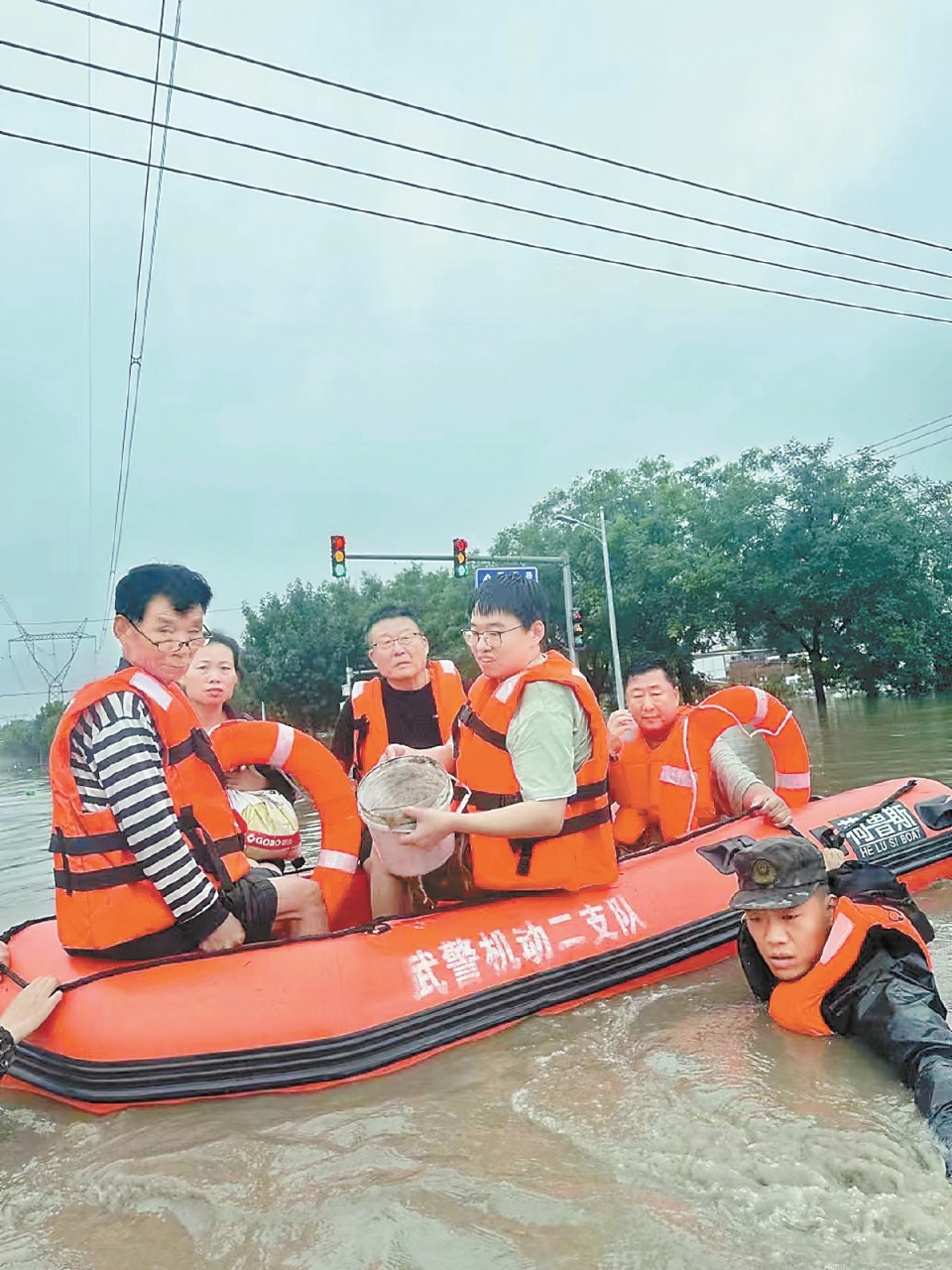 今天12区维持防汛红色(一级)预警响应,市民非必要不外出