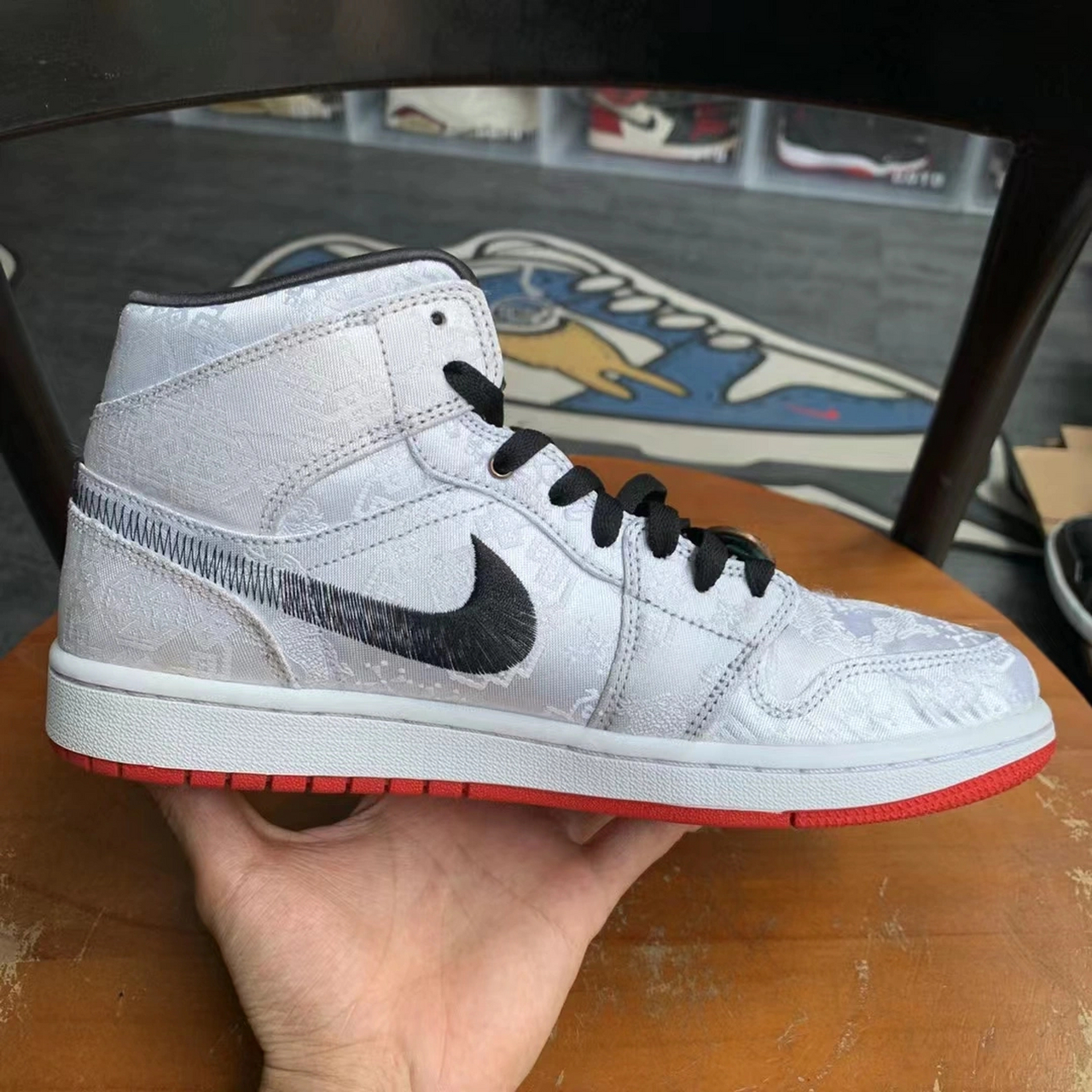 aj1白丝绸鞋盒图片图片