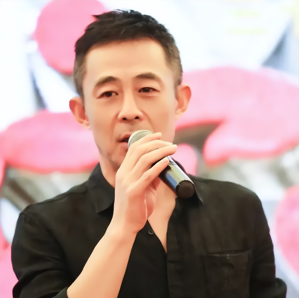 侯勇:和沈蓉离婚后,二婚又离婚,三婚爱上90后美女