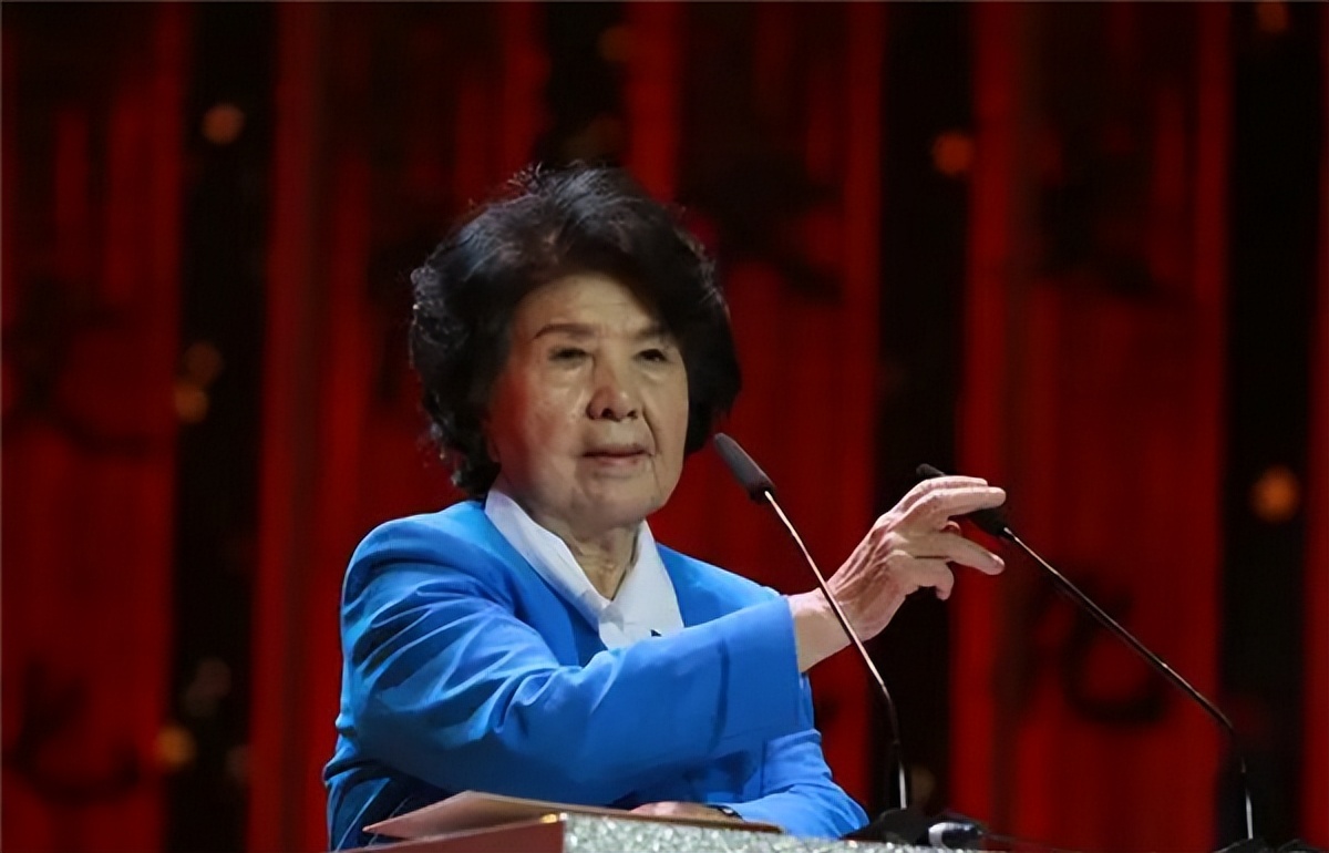 建国后第一位女省委书记万绍芬:高龄70送救灾款,现92岁一生清廉