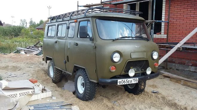 uaz-452轻型多用途车辆