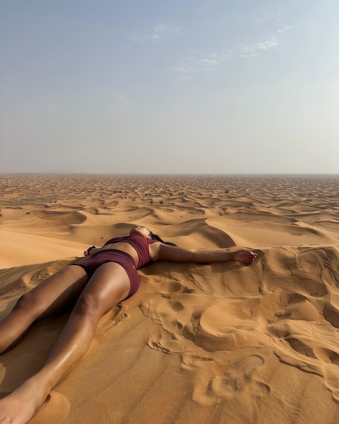 35岁库里沙漠苦练曝光:光脚狂奔太卖力 还亲吻阿耶莎秀恩爱