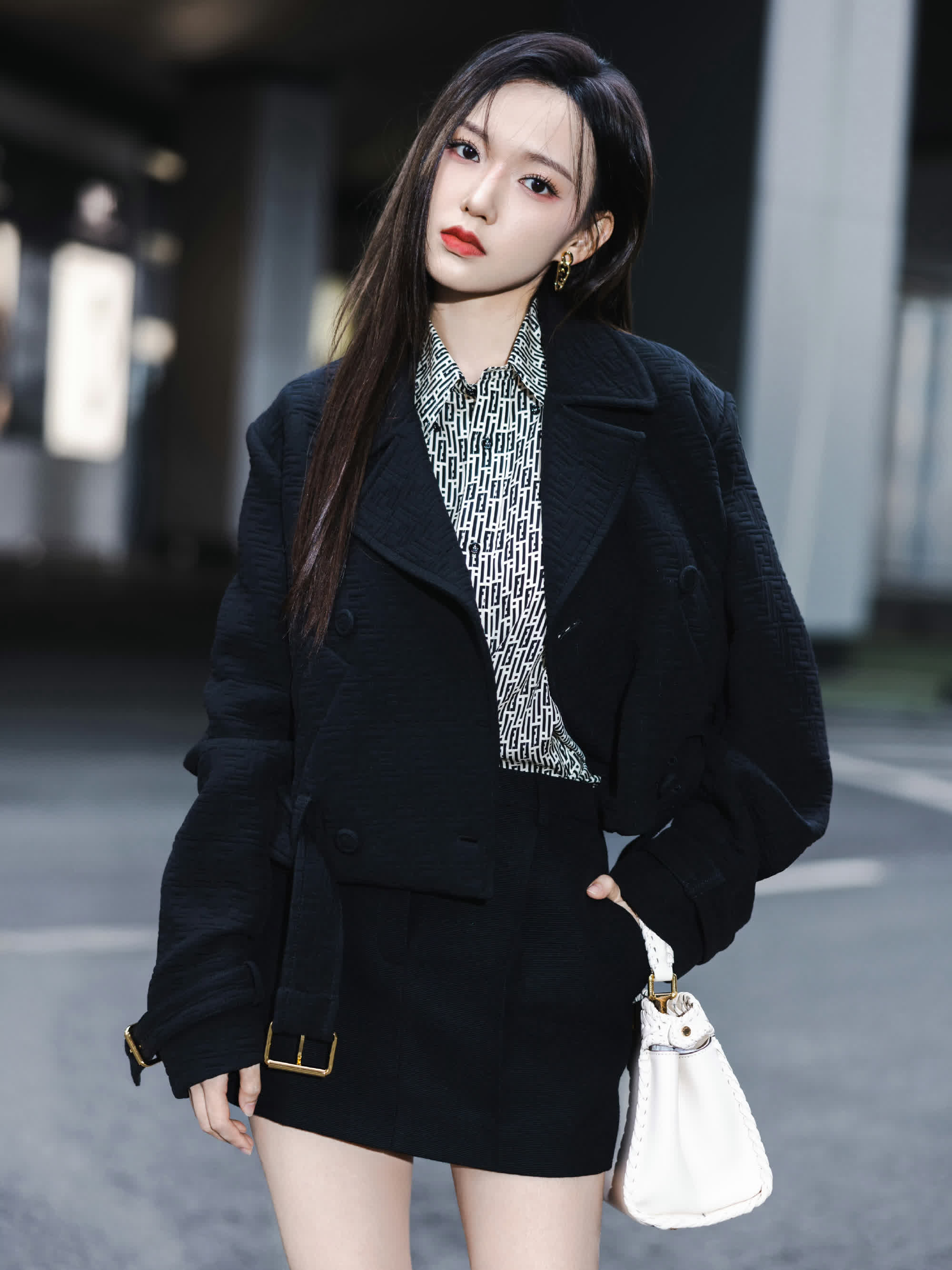 fendi品牌活动再掀高潮,程潇手拎经典peekaboo手袋引爆全场!