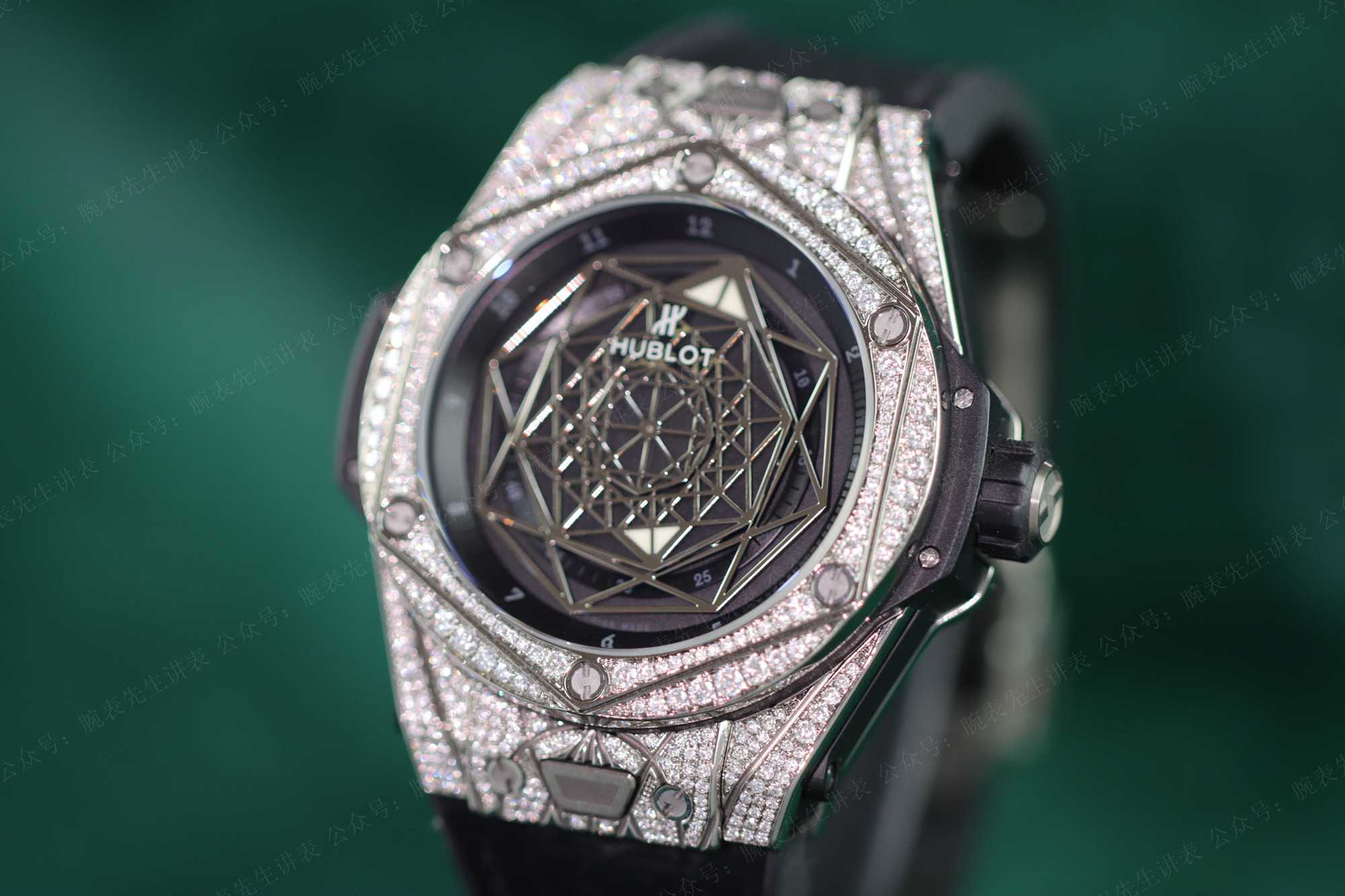 宇舶大爆炸满钻刺青腕表——艺术与钻石的完美结合