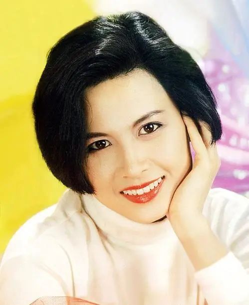 冻龄美人,被郑伊健甩,梁咏琪插足,伤痕累累,她却无怨无悔