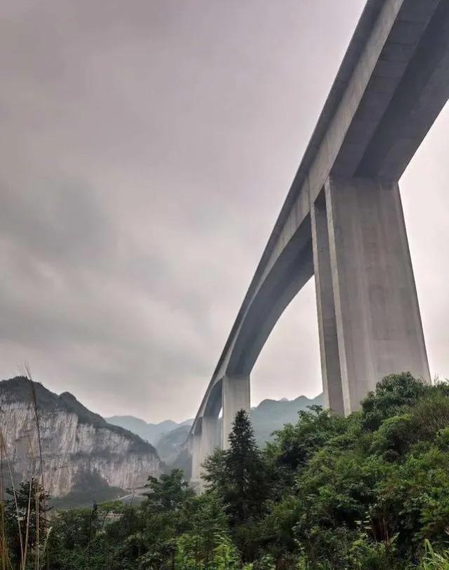 黔西北进入安顺的三岔河大桥在这里,你搞不清楚人民使用的究竟是哪种