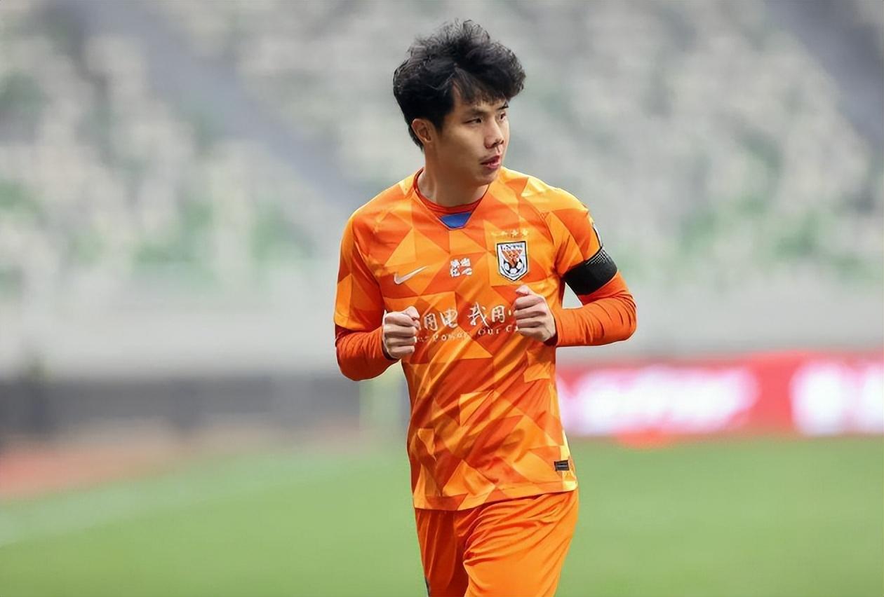 蒿俊闵婚变女主被扒出,年龄小,颜值输妻子,名记:15年就出轨了