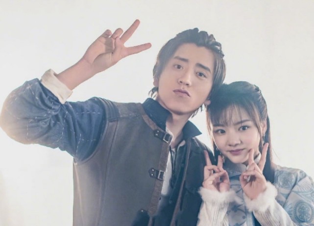 王大陆不再低调,和小8岁妹妹拍新剧,"同框照"cp感配一脸