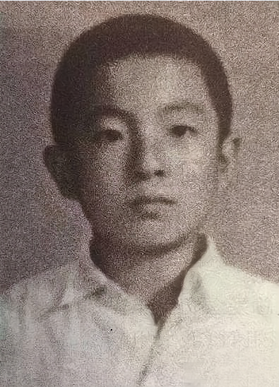 董浩祖籍河北省唐山市丰润区,1956年出生于北京市海淀区.