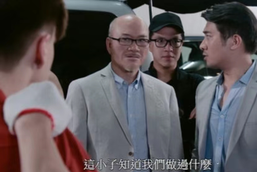 接地气!港星郑恕峰被网友偶遇独自搭地铁,获赞贴地不似内地明星