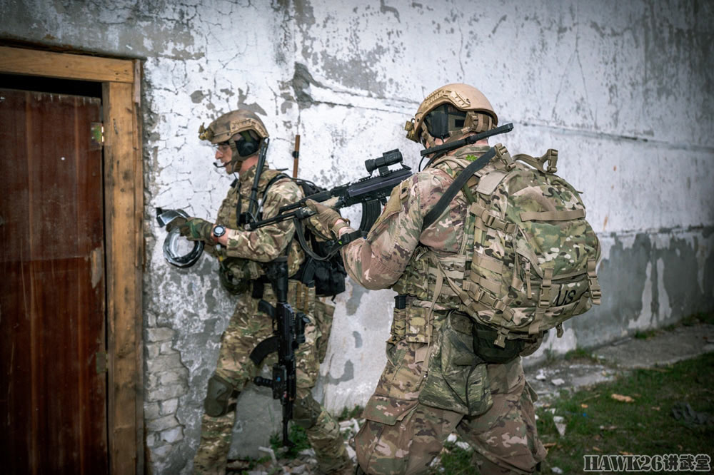 匈牙利特种部队战术演习 造型酷似欧美同行 枪械搭配让人看不懂