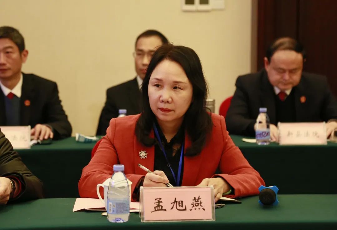 河南省高院宋海萍副院长到信阳听取代表委员意见建议