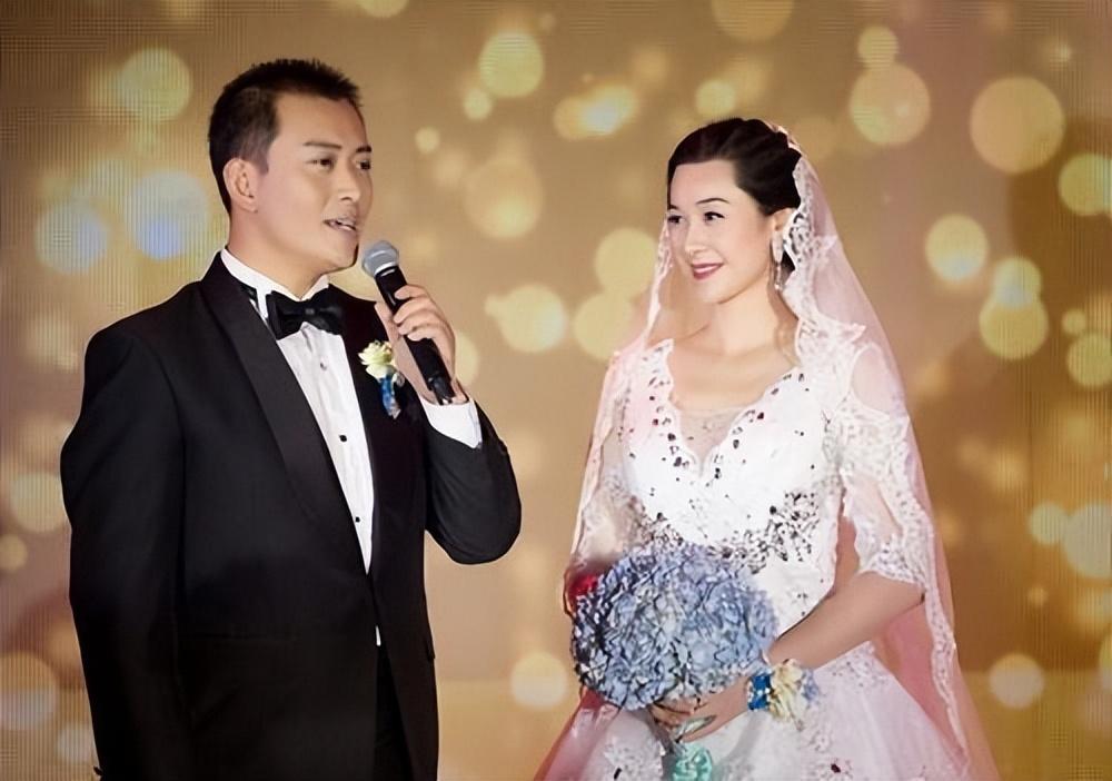 回顾黄海冰不接受前妻丁克,再婚娶小12岁娇妻,婚后生两子幸福美满