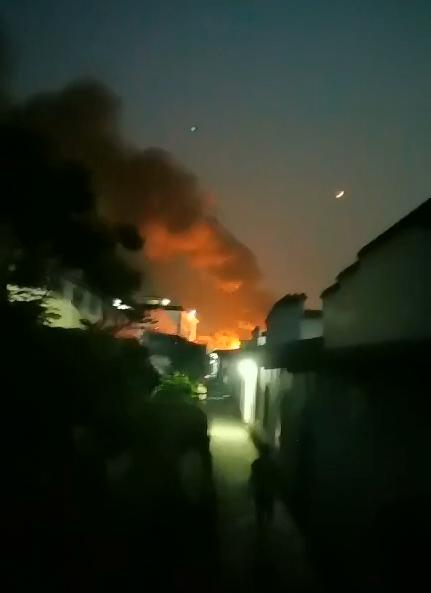 热点|揪心！泸县一工厂起火致5人受伤，其中3人在ICU抢救，原因未明