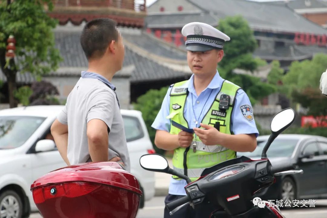 有序的道路交通环境 规范两轮车通行秩序 预防和减少二轮车事故 石城