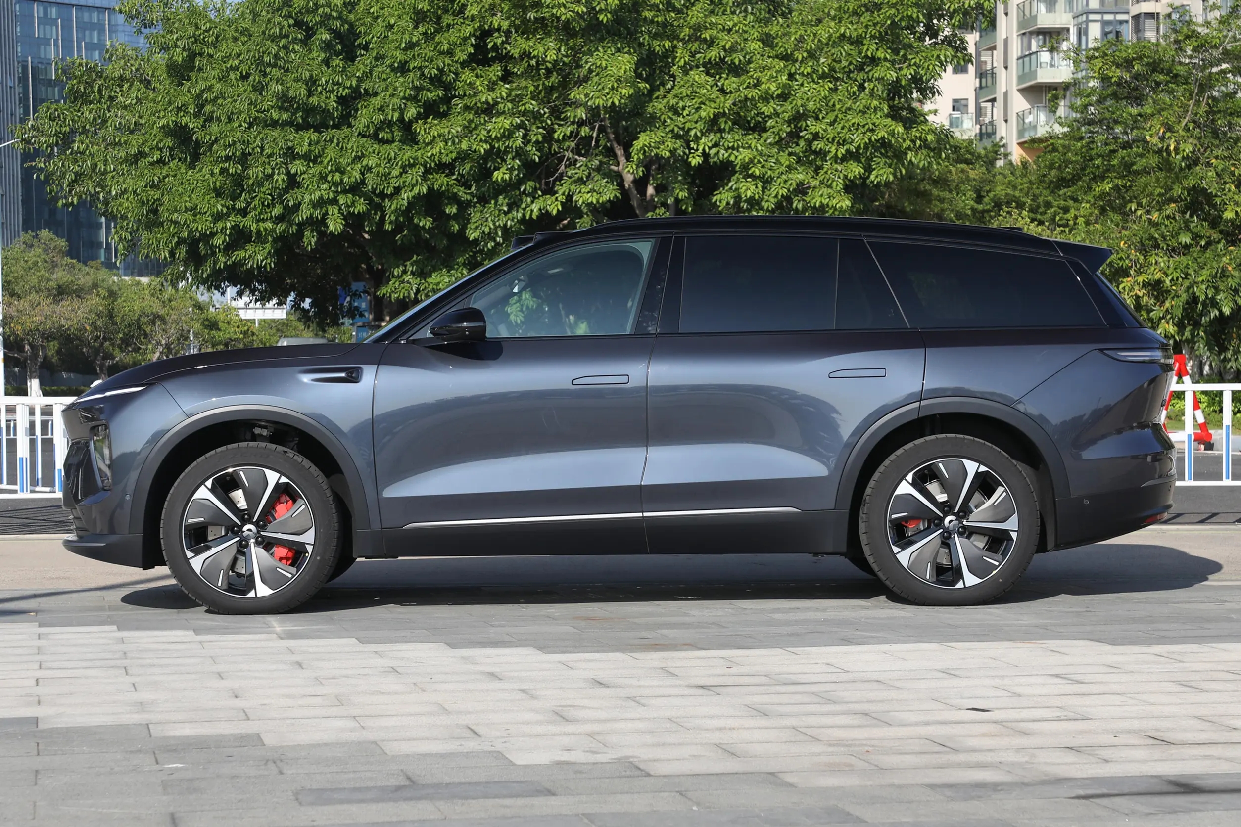 蔚来es8:闯进50万级豪华市场,三排座椅定义非凡驾乘