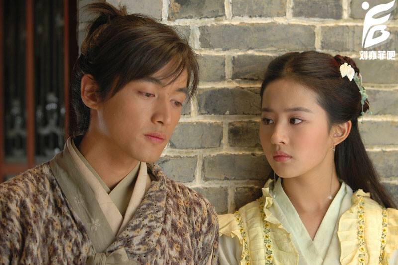 微博之夜看点来了,刘亦菲胡歌十年首同框,前夫发言杨颖说悄悄话