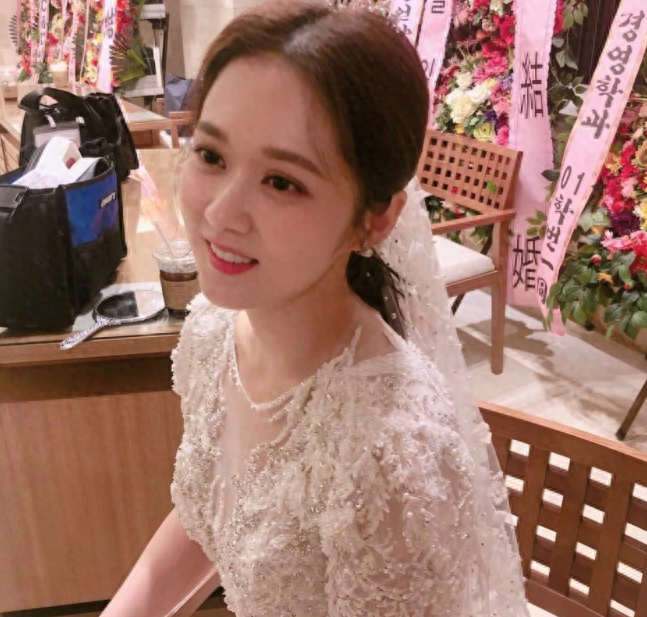 回顾献唱北京欢迎你撞脸赵丽颖爆红的张娜拉为何突然消失