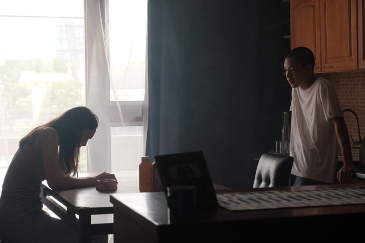 内奈回归发一首歌把一个人全心贴在你身边就像拥抱定时炸弹一样疼