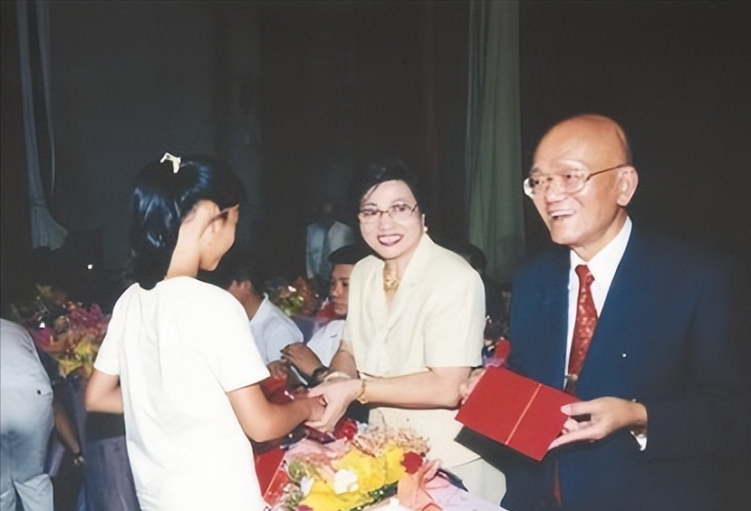 石狮华侨名人蔡友玉:情系桑梓慷慨捐资 心怀故里赤子情怀