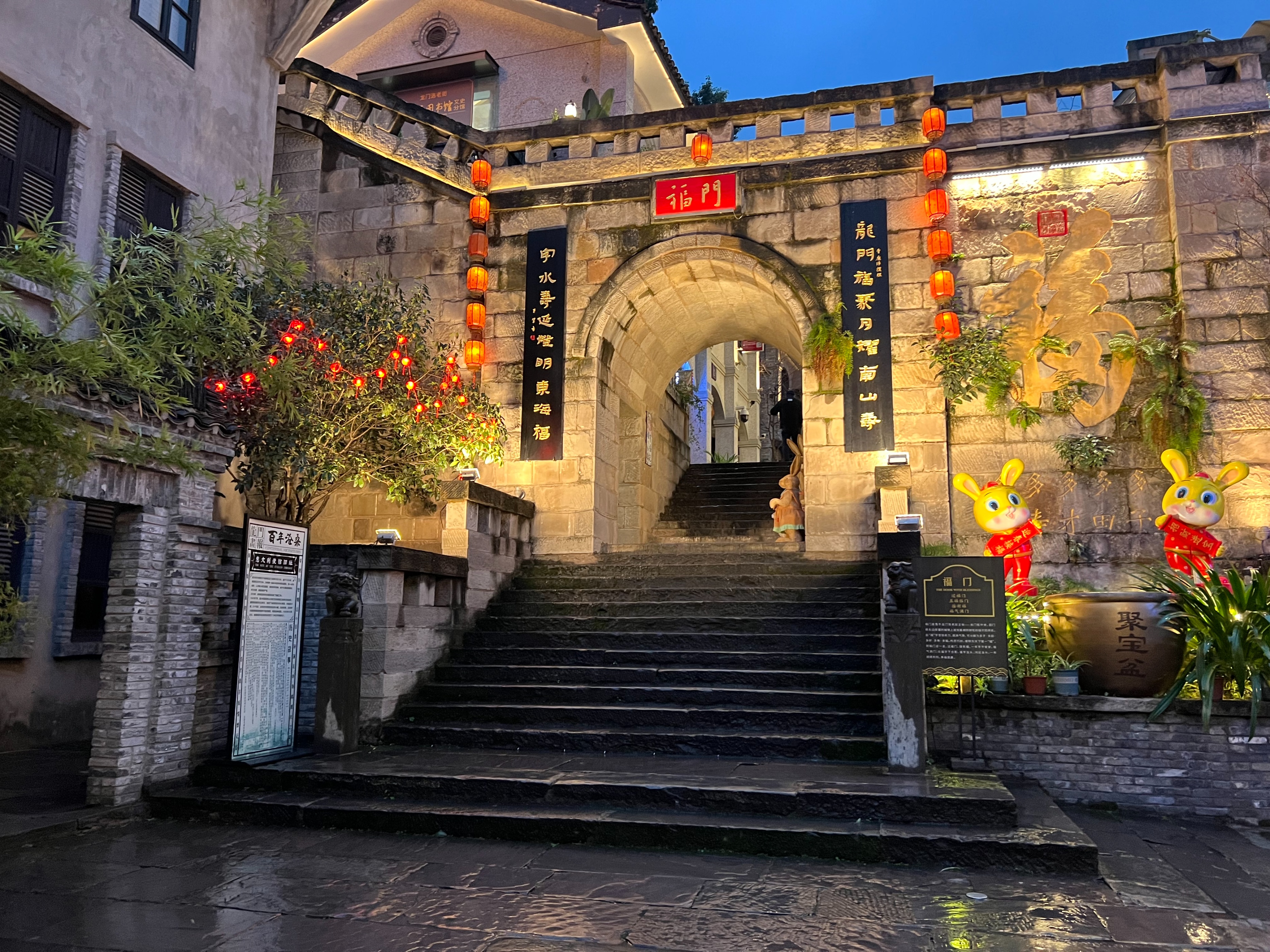 八一好吃街,长江索道,龙门浩老街游记