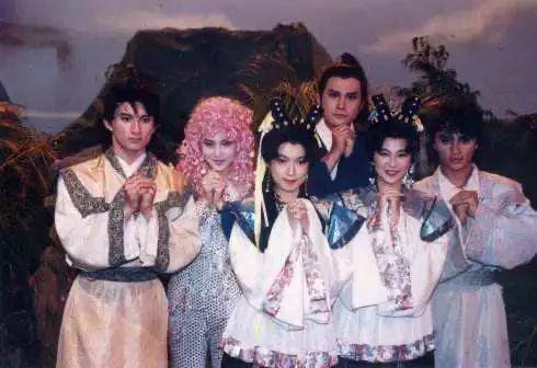 《小侠龙旋风》播出30年,两位男主近况悬殊,神仙姐姐退圈多年