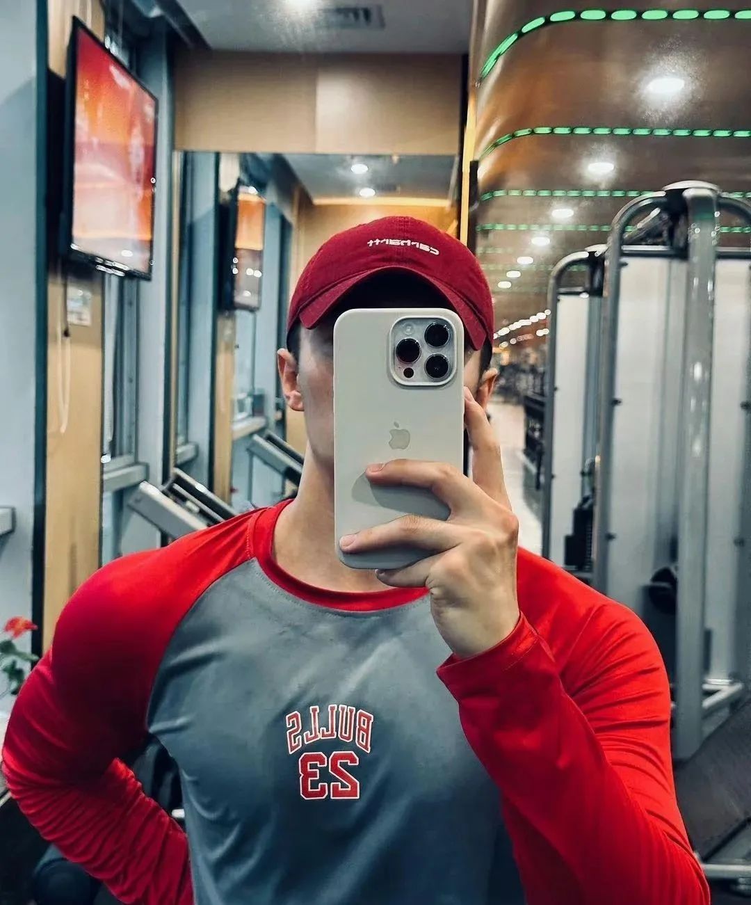 "公0天花板"翟子路晒赤身肌肉照,这荷尔蒙太炸了!