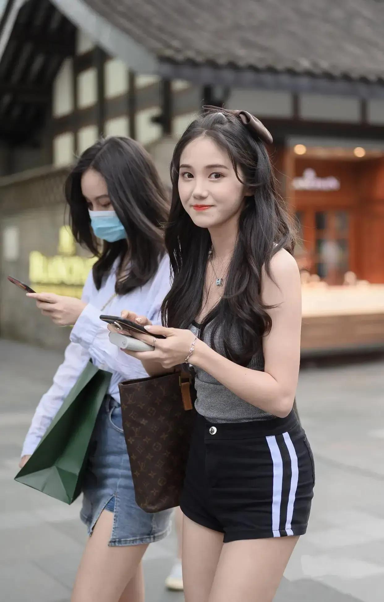 身材好 颜值高 气质佳的美女休闲街拍美图合集分享展示